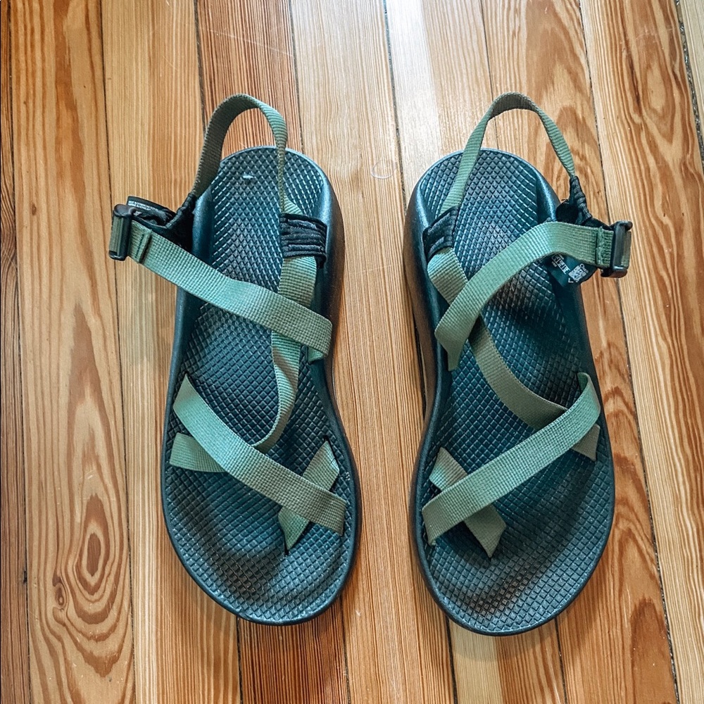 New Solid Moss / Green Chaco Men’s Hiking Sandal